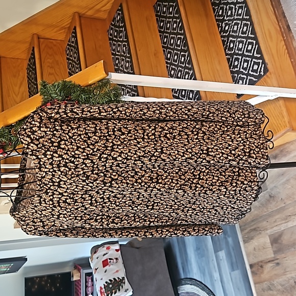 👚CHICO'S ABSTRACT PRINT TOP👚 - Picture 4 of 9